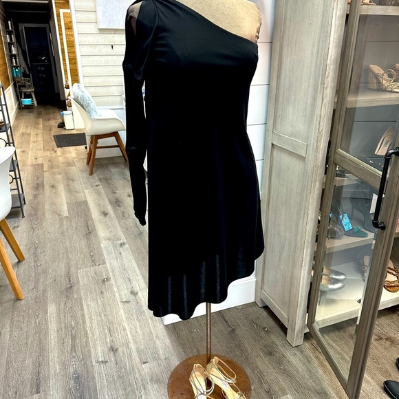 BCBGMAXAZRIA Cold Shoulder Sexy Little Black Dress One Sleeve Size Small - Picture 5 of 7